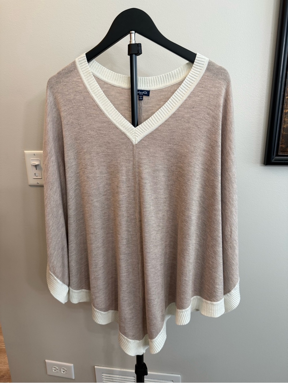 Splendid Taupe and Cream V‑Neck Poncho